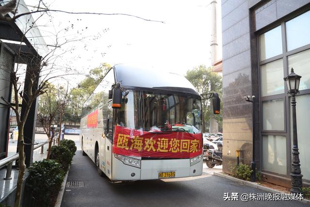 55座大客车价格，宇通55座客车报价（株洲市发出首趟跨省复工班车）