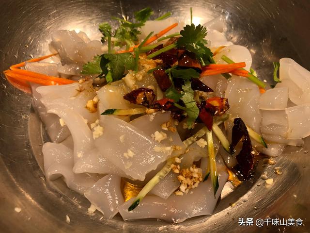 东北大拉皮的凉拌做法用麻酱，凉拌拉皮的家常做法（家常小凉菜凉拌大拉皮）