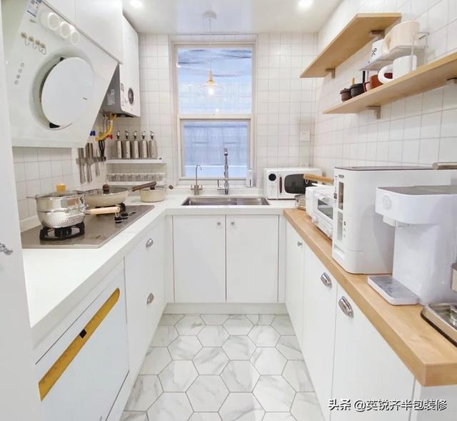 整体厨房颜色搭配技巧，整体厨房颜色搭配技巧图片（教你厨房配色小技巧）