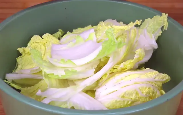 辣白菜的，辣白菜的腌制方法和配料（辣白菜最简单快速做法）