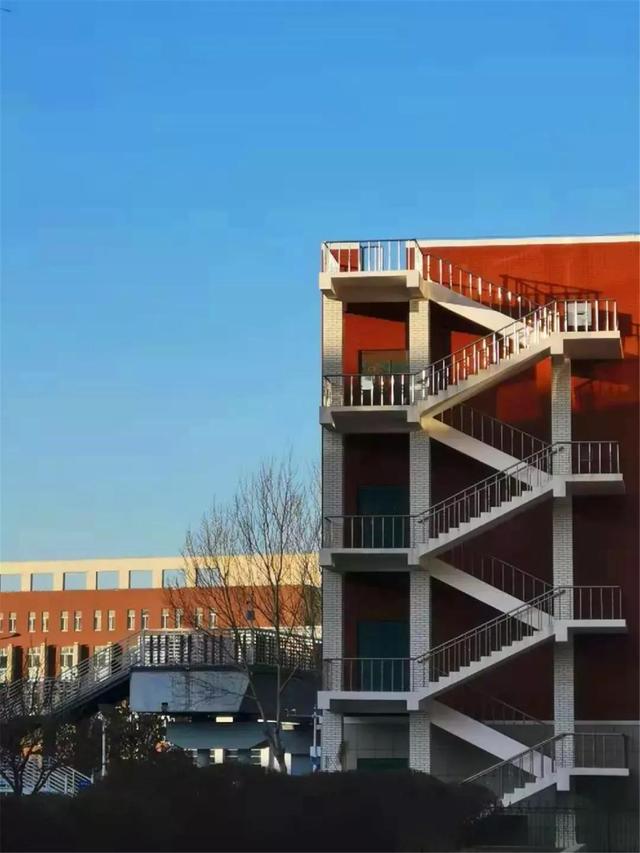 东北师范大学人文学院能三本升二本吗，东北师范大学人文学院是全日制本科学校国家承认吗（<二>东北师范大学人文学院）