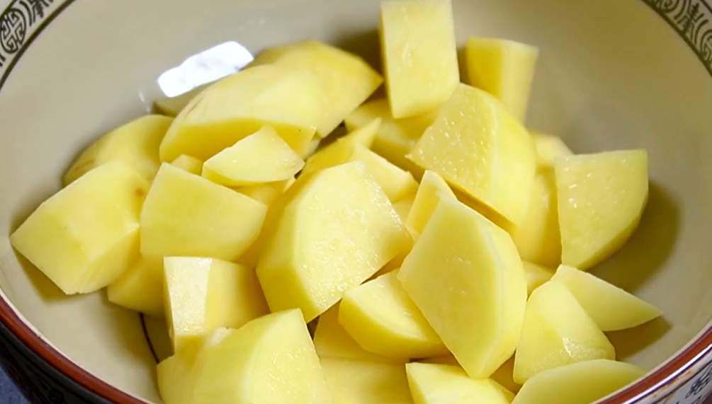 圖片[2]-【鍋巴土豆】做法步驟圖 香辣焦香酥脆 2元一大盆-起舞食譜網