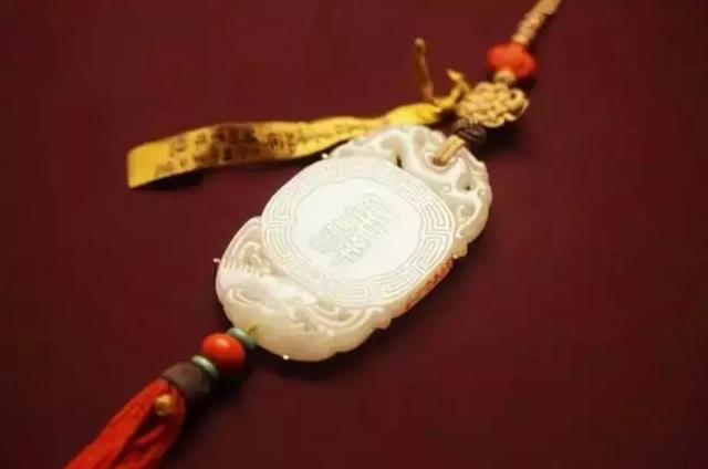 古代男子身上的配饰，。。古代的男子会佩带什么饰物？只要两个字的（那些古代的男士佩戴的珠宝首饰你一定要知道）