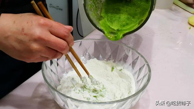 菠菜汁和面怎样做更绿，怎样使菠菜汁和面更绿（让你找回小时候的味道）