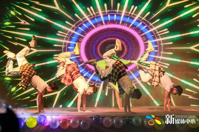 外婆的澎湖湾串词，外婆的澎湖湾串词主持人（2019元旦晚会）