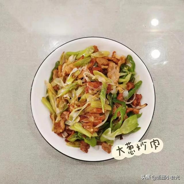 蘑菇瘦肉汤的做法步骤，蘑菇汤瘦肉汤（这两荤两素加一汤）