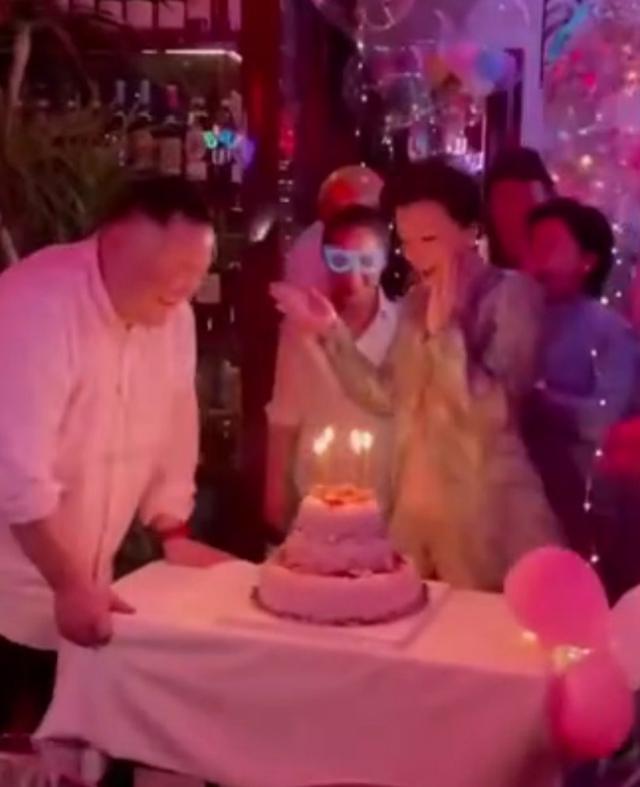 杨澜丈夫吴征（杨澜53岁生日）