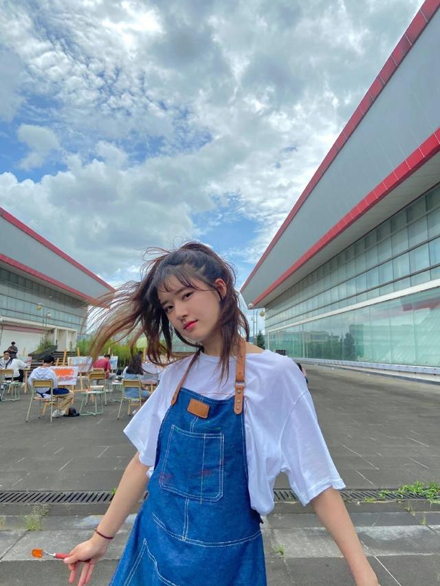 女微信图片简单气质，简单气质的女生微信头像     我记得我爱过（女头像：“我不等了）