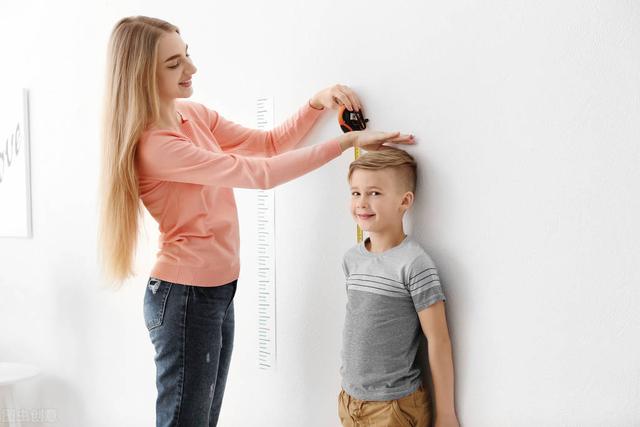 预测孩子未来身高，如何预测孩子未来的身高（教你1个公式帮你预测娃未来身高）