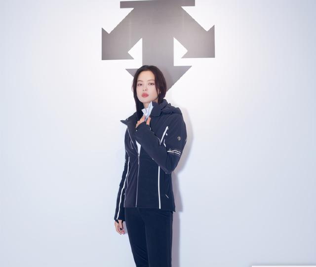 辛芷蕾“胖”上热搜后，再晒素颜自拍予以正面回应，这次是真瘦了