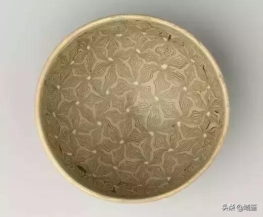 白瓷起源于什么时候的瓷器，瓷器釉彩的品种及其起源