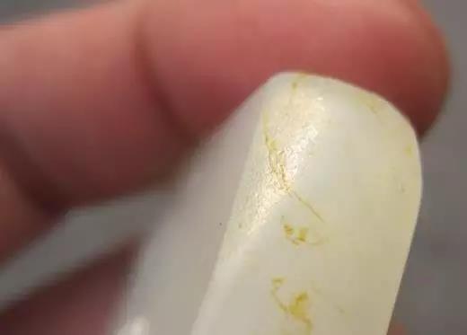 如何辨别玉的真假(怎么看真假翡翠吊坠)