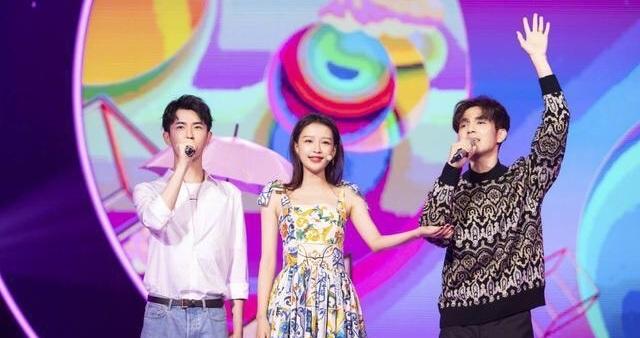 毛晓彤电视剧大全，毛晓彤演过的电视剧（《三十而已》和《隐秘的角落》变成一家人）