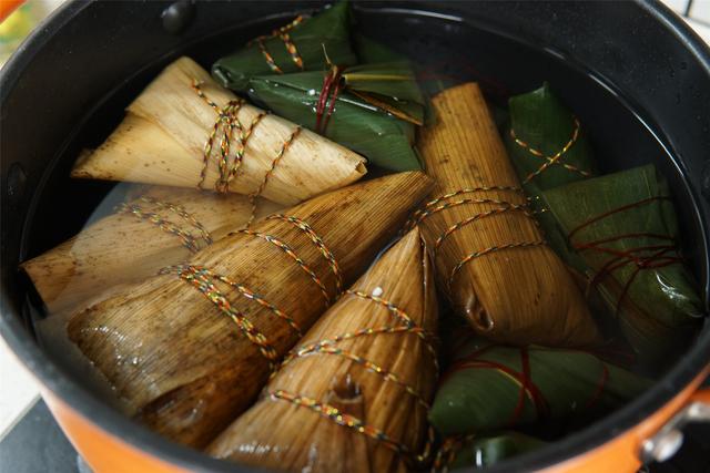 高压锅煮粽子为什么米都出来了 怎样用高压锅煮粽子，高压锅煮粽子为什么米都出来了（教你正确煮法）