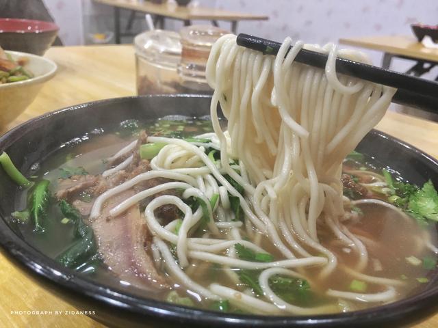 牛肉面的热量，一碗牛肉面的热量（这里有一碗值得回味的牛肉面）