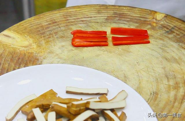 豆干怎么炒好吃，炒豆干的家常做法（大厨教你个简单的家常小炒）