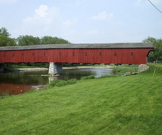 情侣约会亲亲适合去哪些场所，情侣想亲亲去哪约会（世界上的15个完美接吻地）