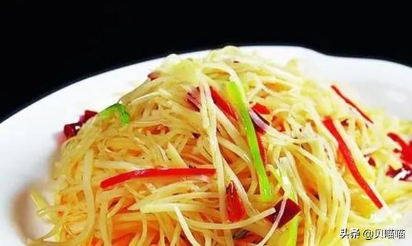 不能吃的土豆照片，哪些人千万不能吃土豆（土豆刚冒一点芽能吃吗）