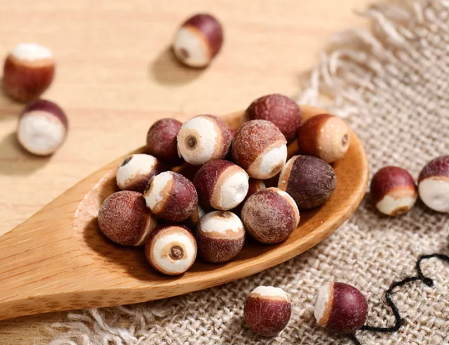 炒芡实功效与作用，炒芡实功效与作用及禁忌（这食材健脾益气、去湿止泻）