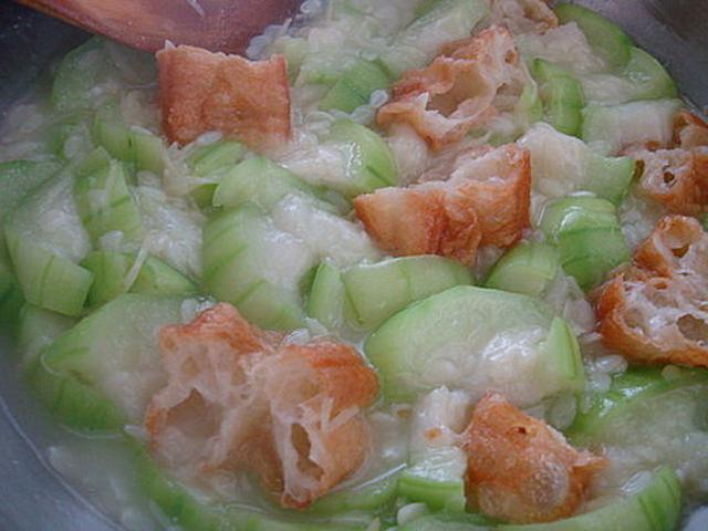 梢瓜怎么做好吃，梢瓜怎么凉拌好吃（教你做油条菜瓜）