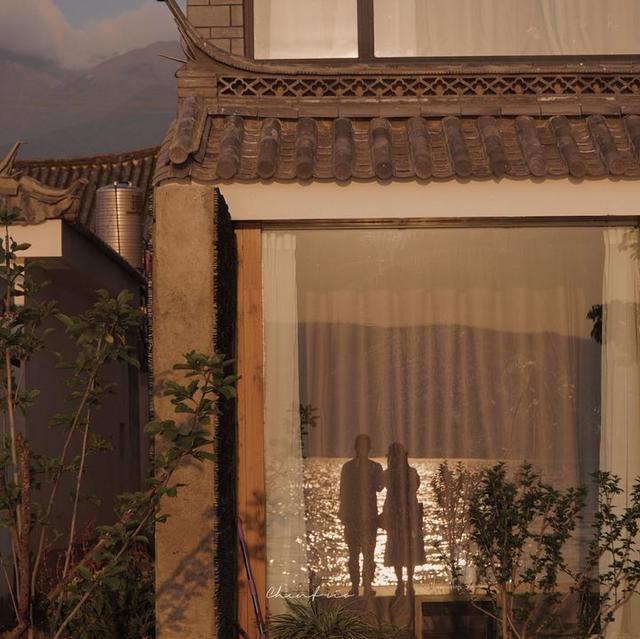 美好阳光且干净的女生头像  星空迷上了山野微信，美好阳光且干净的女生头像  星空迷上了山野，有雾有灯也有归人。（有哪些好看非人物的头像）