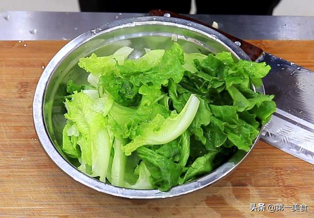 油泼面的家常做法，家常油泼面的做法（厨师长教你油泼面做法）