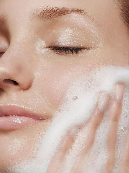 戴口罩会闷痘痘吗，长期戴口罩会不会捂出痘痘（开启紧急防护戳这里）