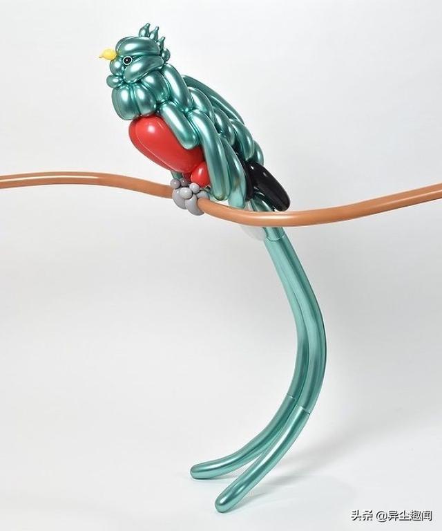 用气球做小动物教程，教你用气球做小狗的方法（日本艺术家用气球制作了令人难以置信的动物模型）
