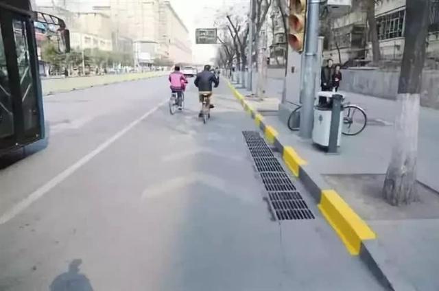 路边停车位最佳方案，实用侧方位、垂直车位、斜方位停车技巧