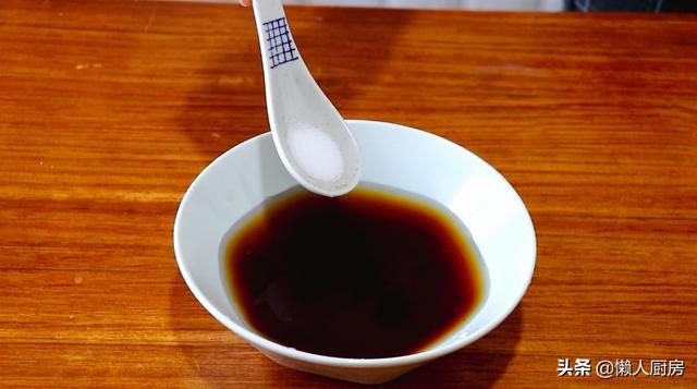 煎小鱼的做法大全视频，如何煎小鱼视频（这种小鱼不用扔）