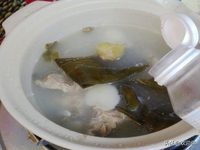 海带土豆炖排骨怎么做，海带土豆炖排骨怎么做好吃窍门（土豆海带排骨汤<可防人体缺钙）