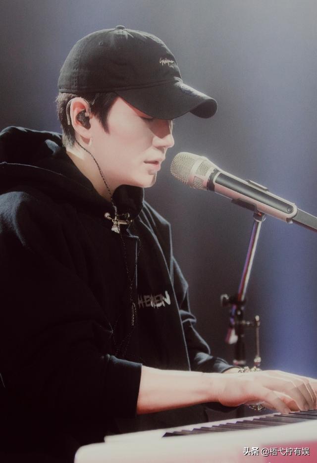 朱一龙，微信头像，朱一龙（朱一龙一年内换四次头像）