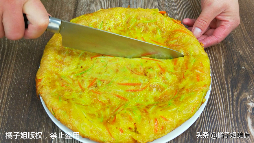 【西葫芦胡萝卜鸡蛋饼】做法步骤图 全家人都爱吃 看完包你学-起舞食谱网
