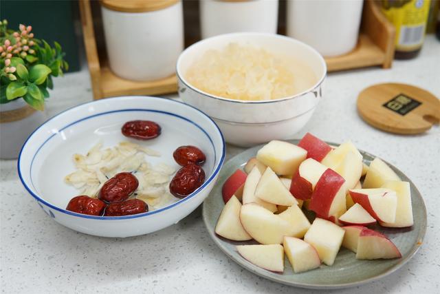 苹果胶怎么吃，苹果胶怎么吃好吃（苹果和红枣是绝配）