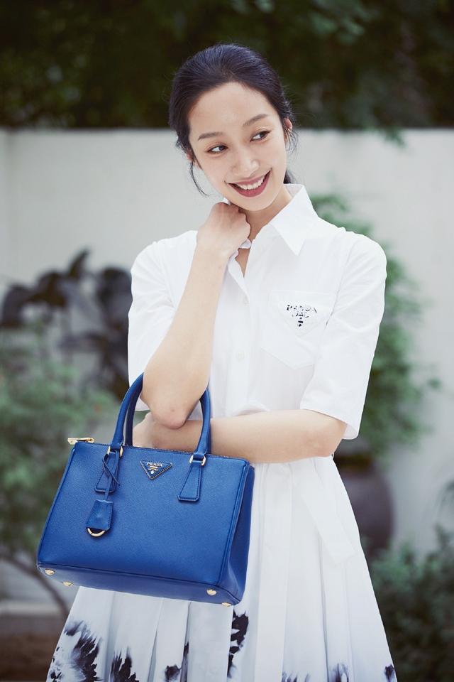 黄觉老婆麦子,黄觉妻子麦子是八几年的(黄觉麦子穿搭素色手挽手)