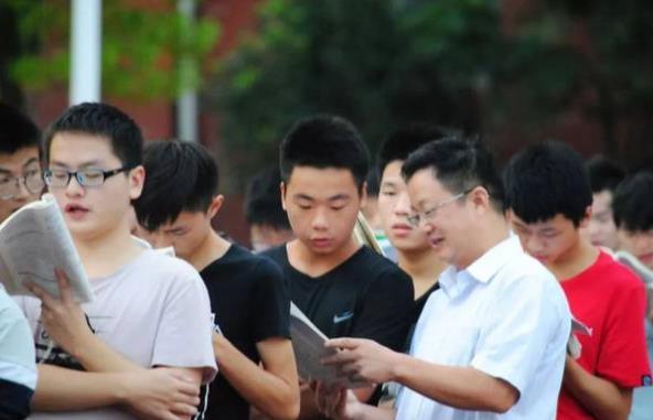 举报学校不放假（西安一高中国庆只放三天假被学生举报）