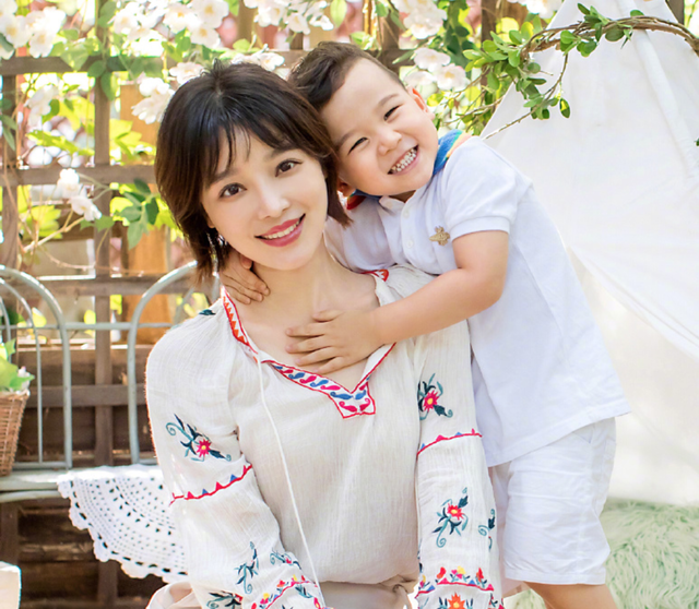 李梓萌现任老公简历，李梓萌老公照片（陆川二婚娶了小12岁“央视范冰冰”）