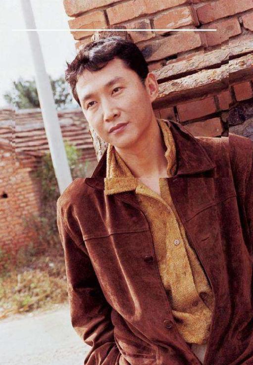 赵燕国彰年轻时，赵燕国彰：因《插翅难逃》走红