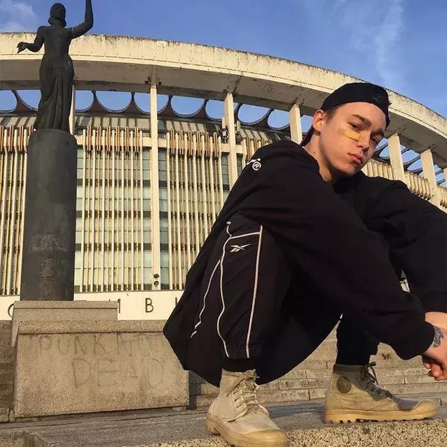 纹身男头像微信，纹身男头像（Trautvein脸上有Wake）