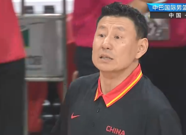 李楠回应周琦近况，中国男篮12人照片（郭艾伦回应对手动作大）