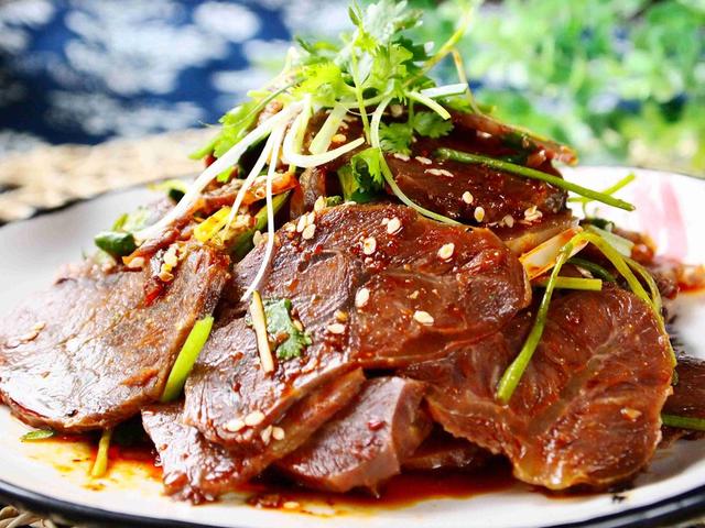 肥牛是牛的哪个部位，肥牛是牛的哪个部位图片（牛肉摊老板：一看就是懂行人）