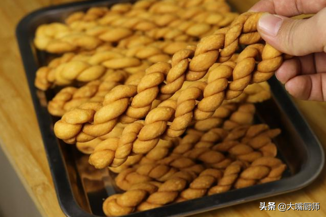 麻花怎么做才能又酥又脆，麻花怎么做又酥又脆教程（酥脆咸香的炸麻花）