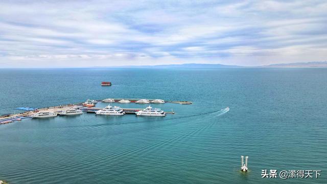 自驾游青海湖，自驾游青海湖视频（雪山、草甸、湖泊尽收眼底）