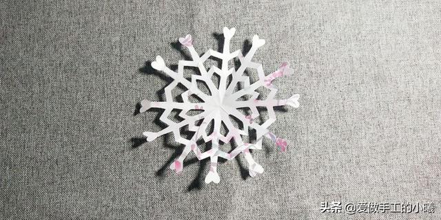 折纸教程 如何折雪花，折纸教程武器（剪纸教程；漂亮的雪花剪纸图解）