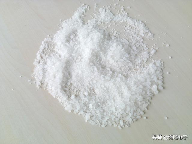 精制食盐和海盐的区别是什么，精制盐和精制食用盐有什么区别（搞懂了再吃有助于健康）