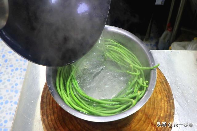 酸豆角的腌制方法，酸豆角的腌制方法和配料（河南农家酸豆角做法）