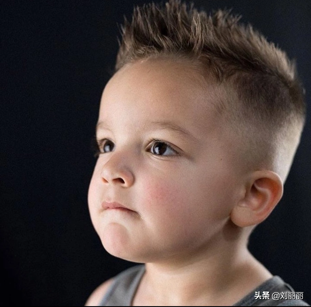 小男孩的发型图片,"最帅气"小男孩发型大合集 - 玉三网