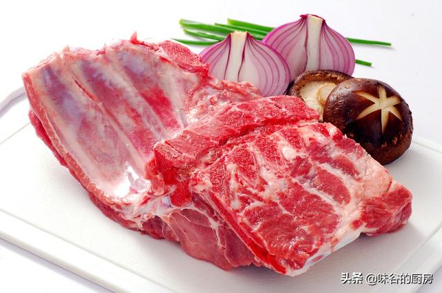 肋排和排骨的区别，猪排骨软排硬排有什么区别（小排还是肋排）