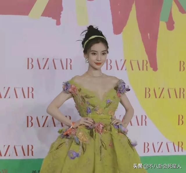 angelababy邓伦，邓伦ANGELABABY实锤了吗（邓伦偷看金晨引起争议）