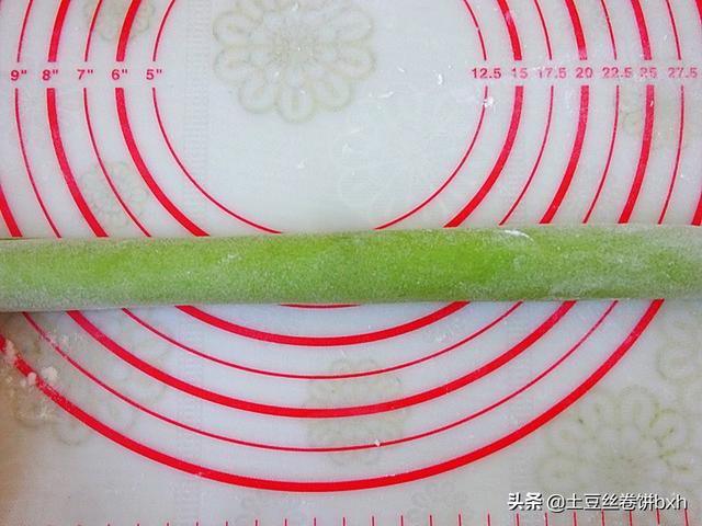 酸菜蒸饺的做法，酸菜蒸饺的做法步骤（这么做馅鲜皮筋道）